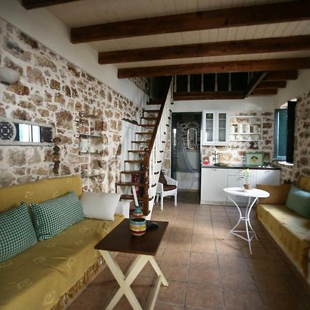 Christina'S Stone Cottage Kassiopi Luaran gambar