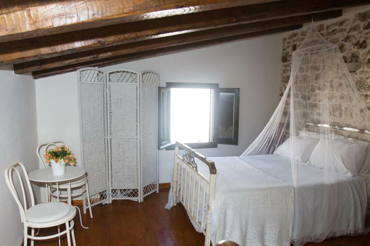 Christina'S Stone Cottage Kassiopi Luaran gambar