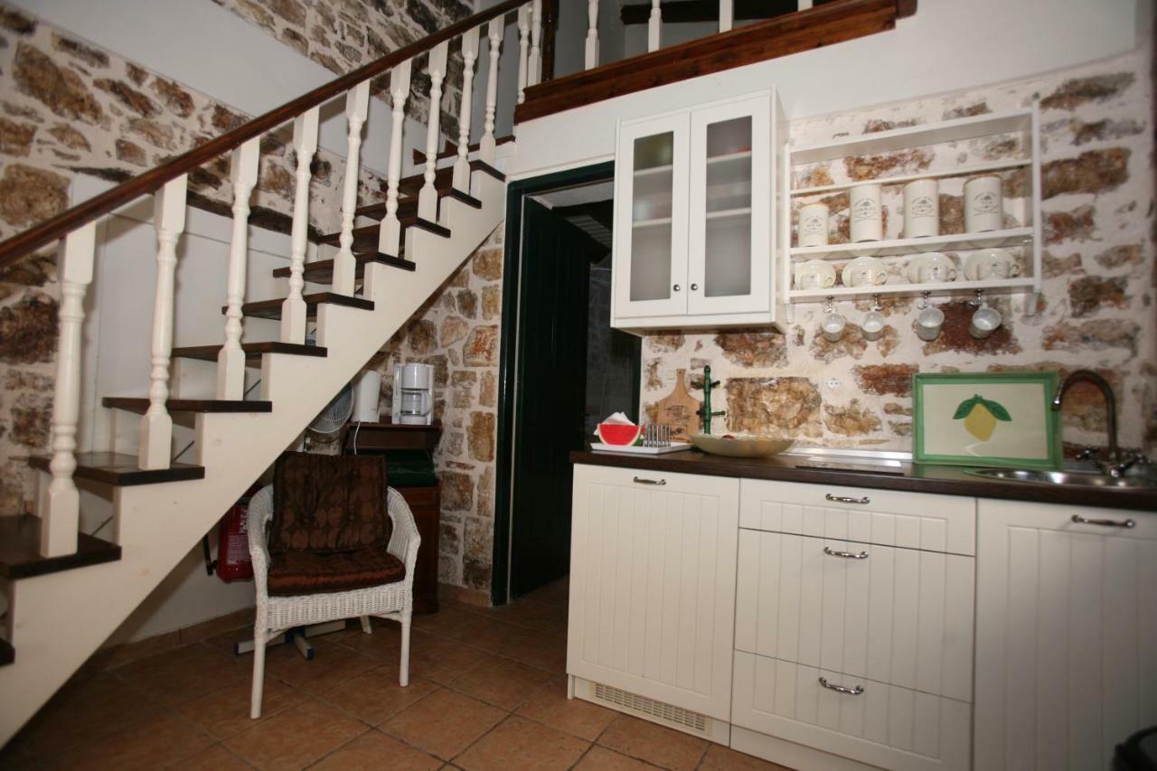 Christina'S Stone Cottage Kassiopi Luaran gambar