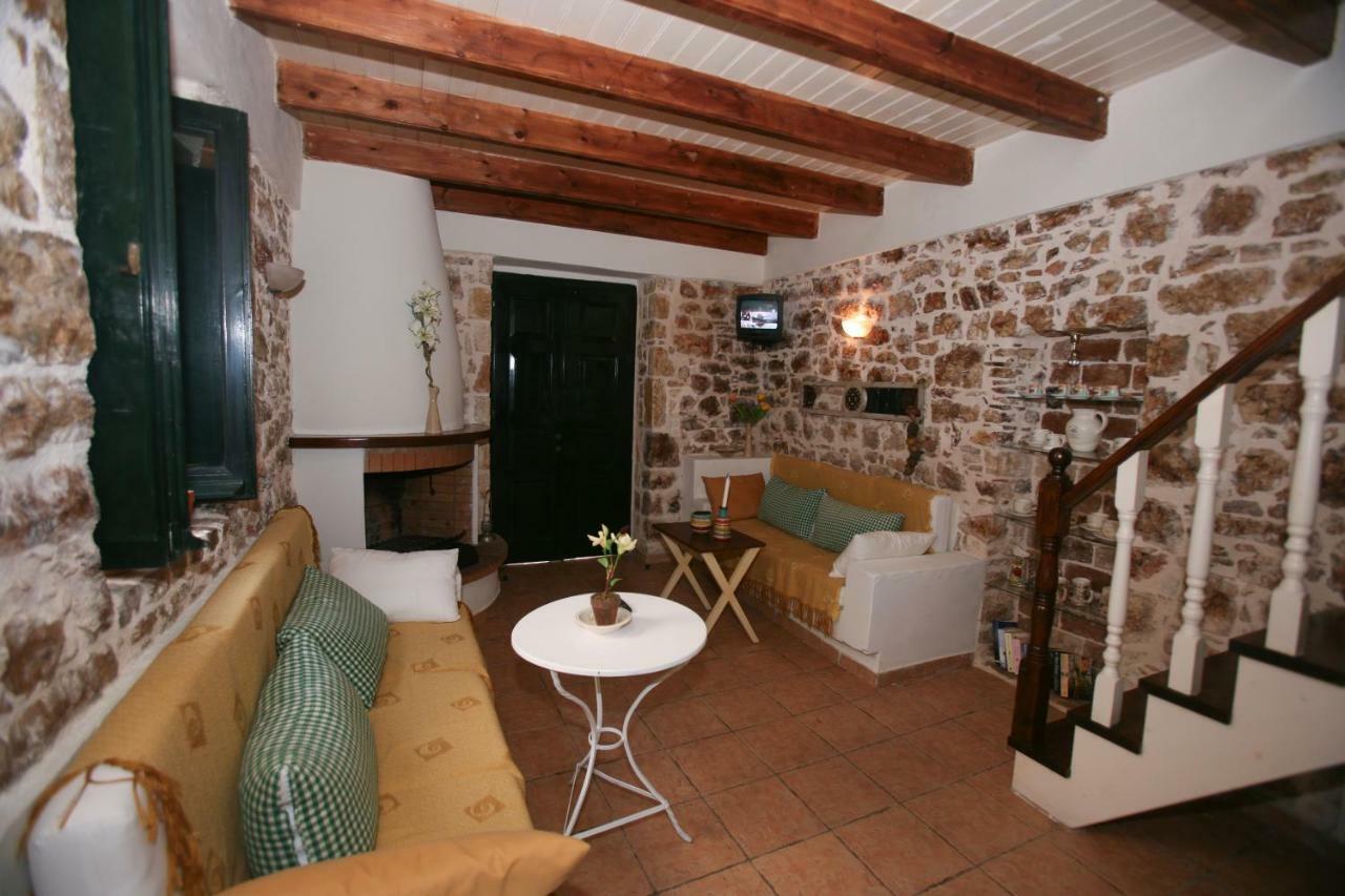 Christina'S Stone Cottage Kassiopi Luaran gambar