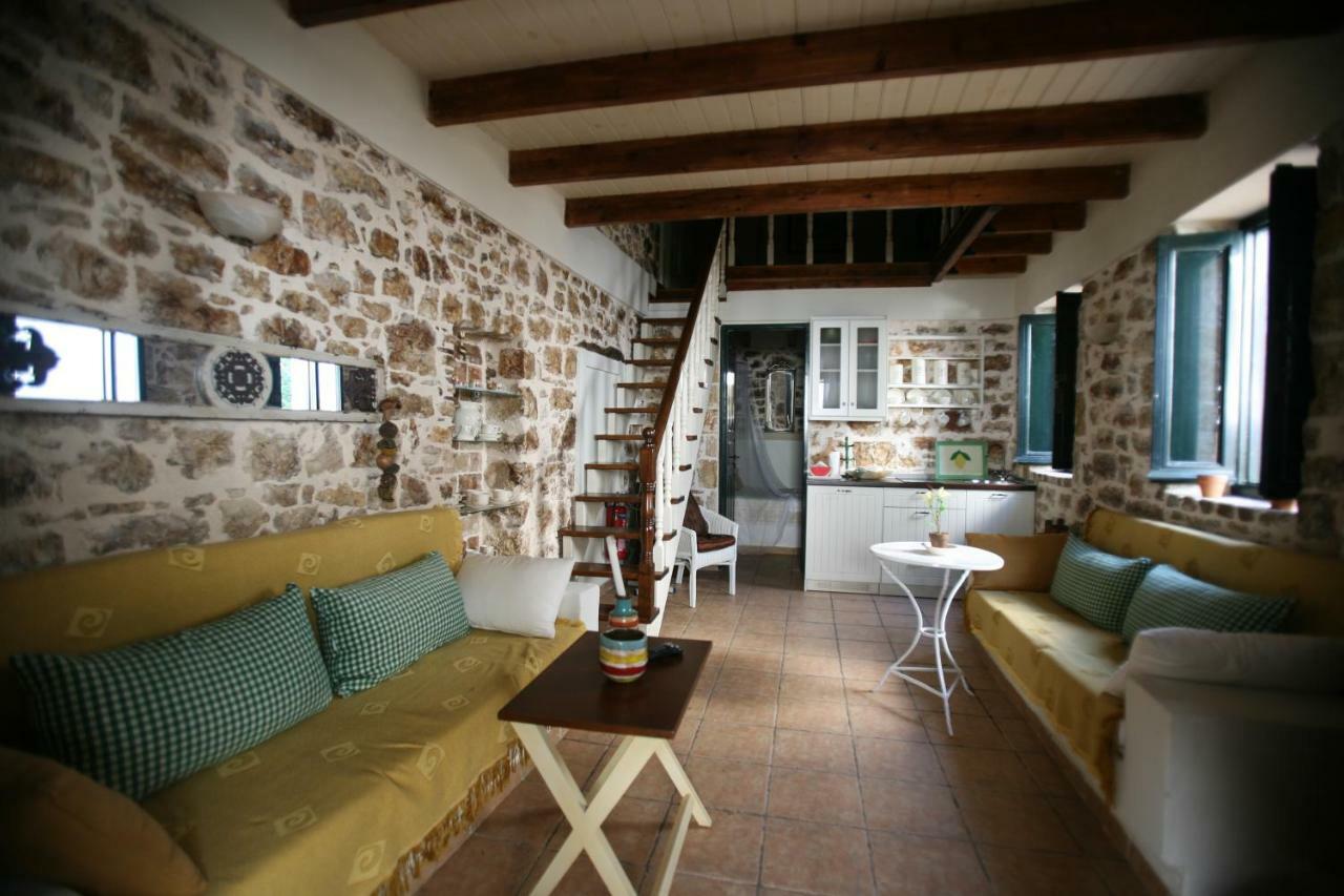 Christina'S Stone Cottage Kassiopi Luaran gambar